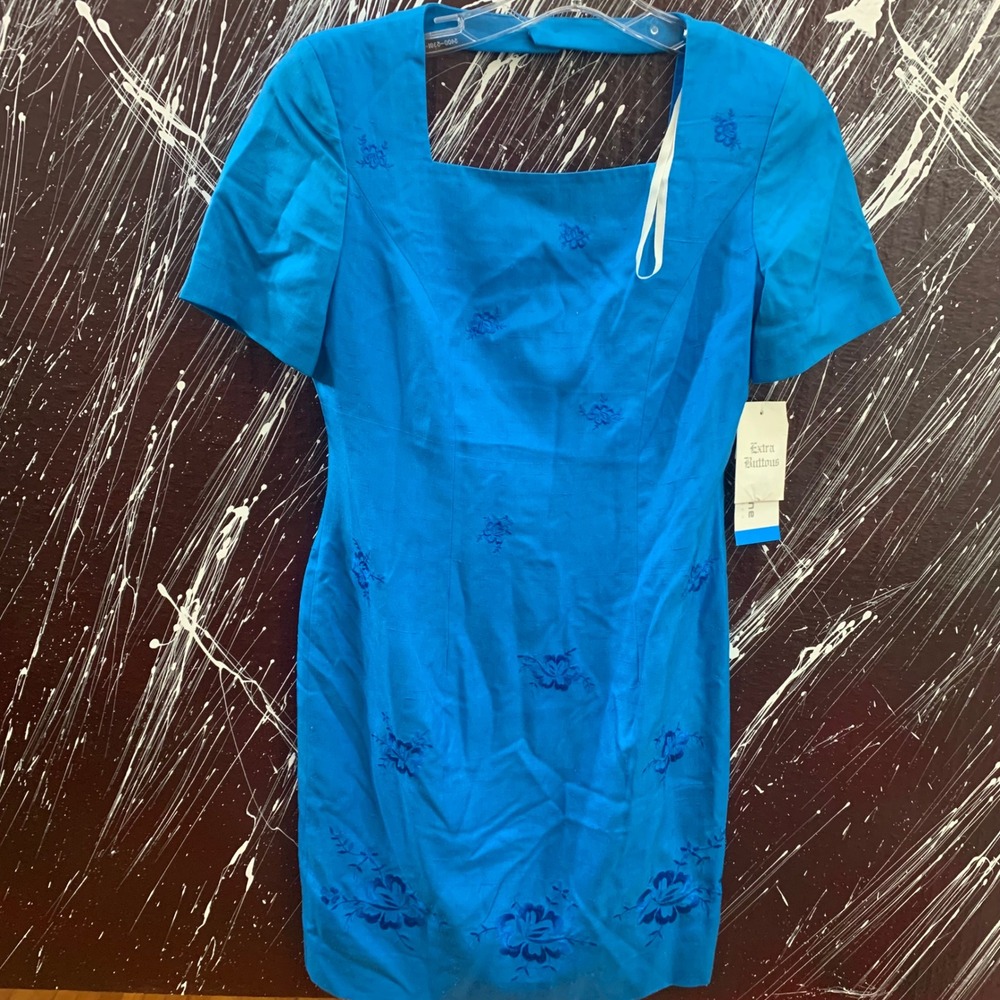 Liz Claiborne Petite Silk Dress Blue Floral Embroidered Cut-Out Back Size 4P NWT